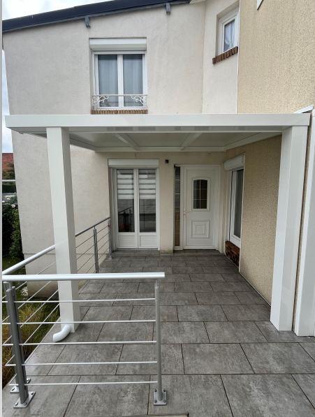 Confort et protection avec une pergola adossée sur Montivilliers