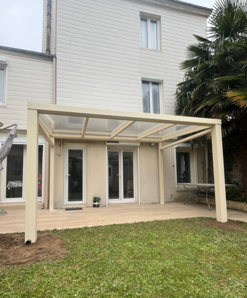 Faire installer une pergola en aluminium par un installateur sérieux près du Havre